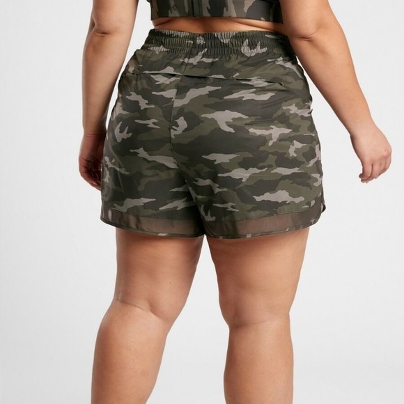 Athleta Women's Printed Mesh Racer Run Shorts 1X - Picture 1 of 4